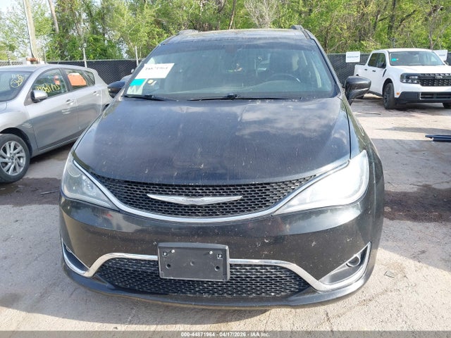 44871964 :رقم المزاد ، 2C4RC1BG7HR745134 vin ، 2017 Chrysler Pacifica Touring-l مزاد بيع