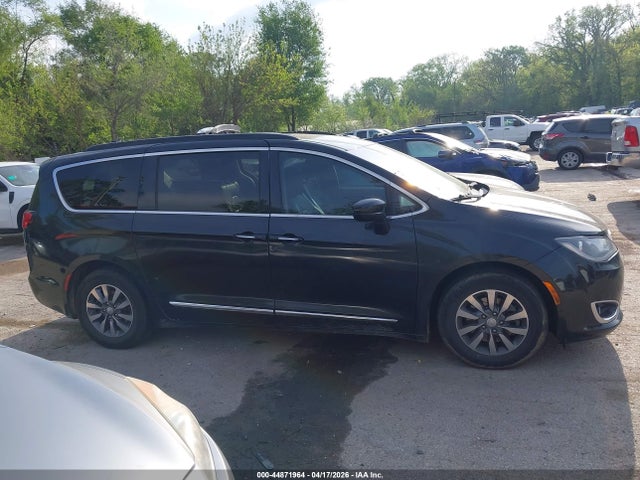 44871964 :رقم المزاد ، 2C4RC1BG7HR745134 vin ، 2017 Chrysler Pacifica Touring-l مزاد بيع
