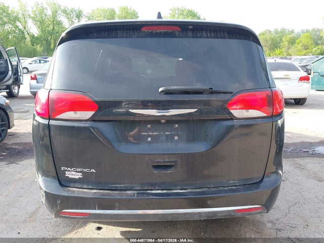 44871964 :رقم المزاد ، 2C4RC1BG7HR745134 vin ، 2017 Chrysler Pacifica Touring-l مزاد بيع