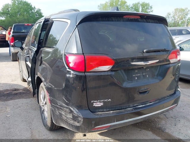 44871964 :رقم المزاد ، 2C4RC1BG7HR745134 vin ، 2017 Chrysler Pacifica Touring-l مزاد بيع