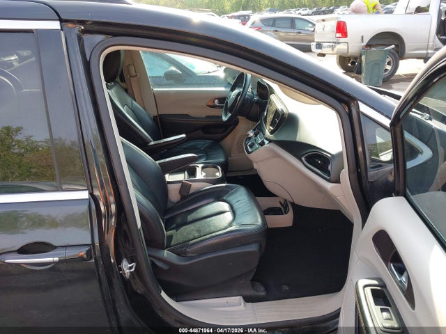 44871964 :رقم المزاد ، 2C4RC1BG7HR745134 vin ، 2017 Chrysler Pacifica Touring-l مزاد بيع