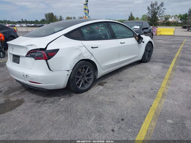 44872151 :رقم المزاد ، 5YJ3E1EA6MF868159 vin ، 2021 Tesla Model 3 Standard Range Plus Rear-wheel Drive مزاد بيع