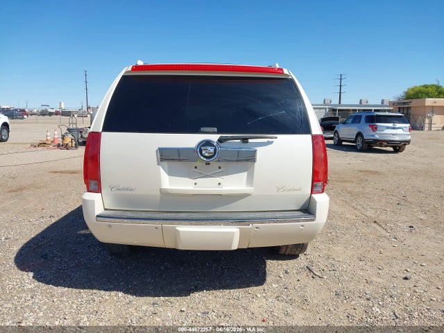 2010 Cadillac Escalade Premium მანქანა იყიდება აუქციონზე, vin: 1GYUKCEF9AR146690, აუქციონის ნომერი: 44872257