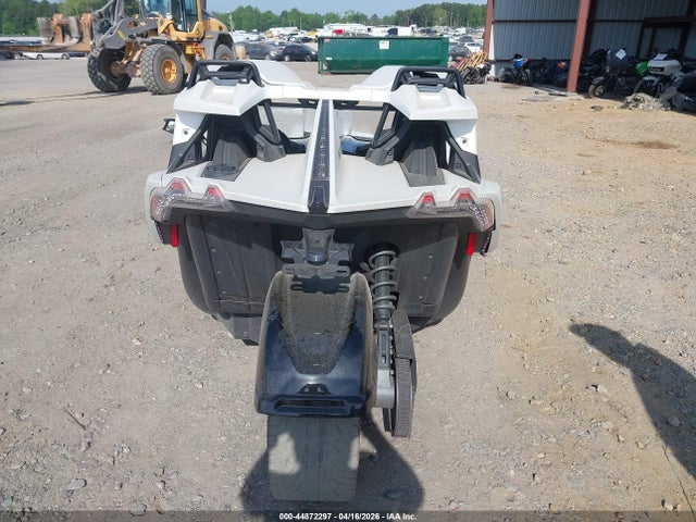 Polaris Slingshot Sl 2018 57XAAPFA2J8126669 Image 16