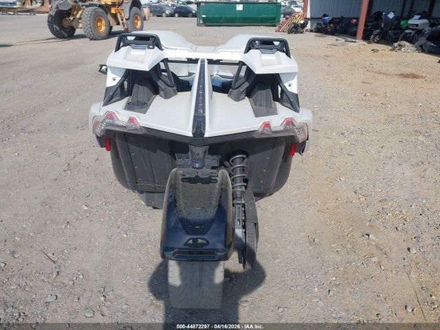 Polaris Slingshot Sl 2018 57XAAPFA2J8126669 Image 8