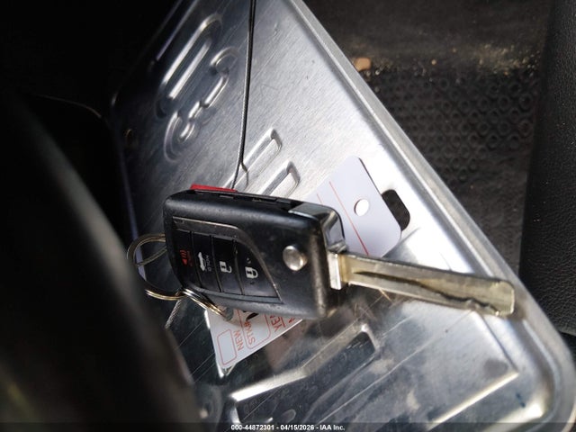 44872301 :رقم المزاد ، 4T1G11AK4MU567436 vin ، 2021 Toyota Camry Se مزاد بيع
