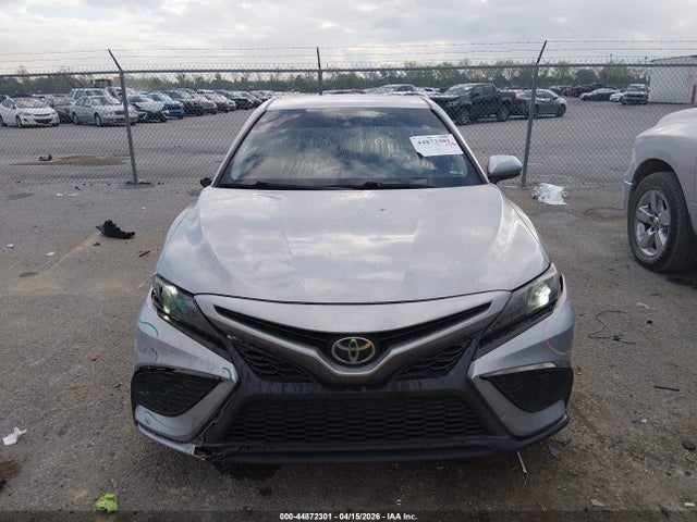 44872301 :رقم المزاد ، 4T1G11AK4MU567436 vin ، 2021 Toyota Camry Se مزاد بيع