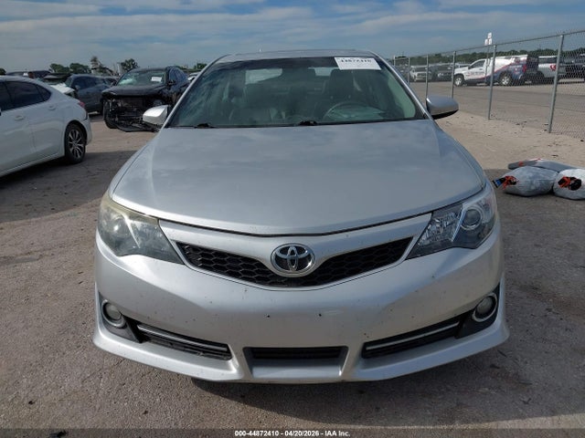 44872410 :رقم المزاد ، 4T1BF1FK6DU675996 vin ، 2013 Toyota Camry Se مزاد بيع