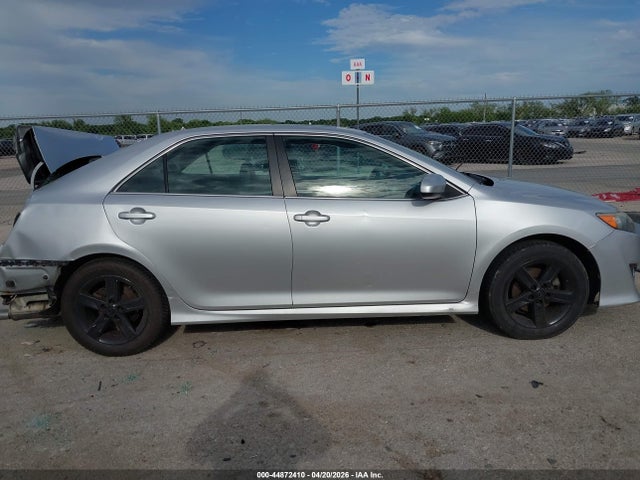 44872410 :رقم المزاد ، 4T1BF1FK6DU675996 vin ، 2013 Toyota Camry Se مزاد بيع