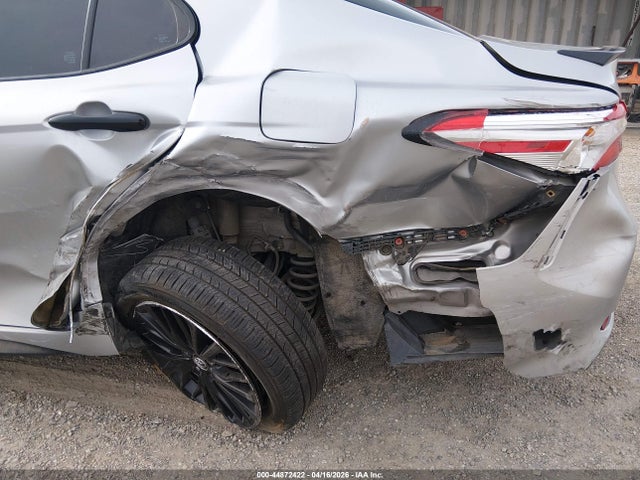4T1B11HK6KU288888 Toyota CAMRY SE