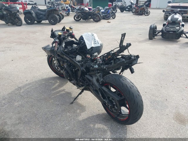 Suzuki GSX-R1000 2023 JS1DM11B2P7100186 Image 3