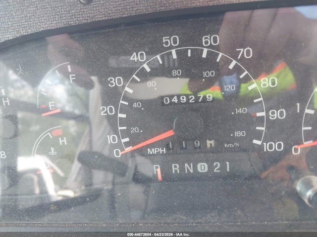 44872604 :رقم المزاد ، 3FCMF53S9XJA26048 vin ، 1999 Ford F550 Super Duty Stripped Chass مزاد بيع
