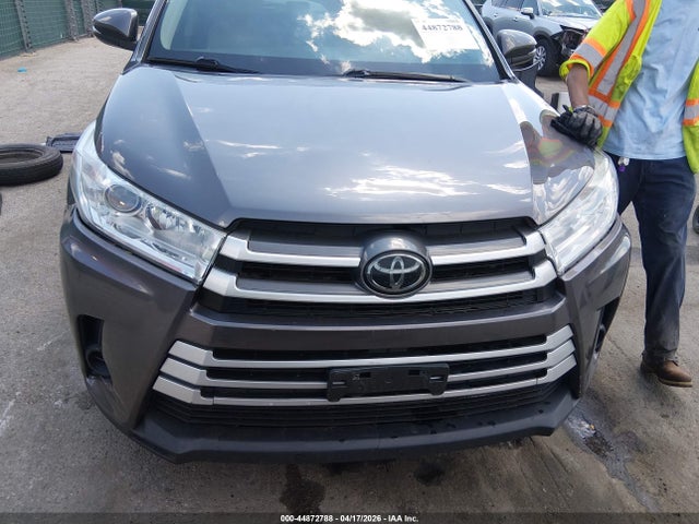 2018 Toyota Highlander Le მანქანა იყიდება აუქციონზე, vin: 5TDBZRFH6JS892799, აუქციონის ნომერი: 44872788