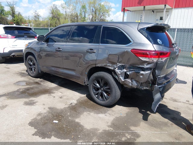 2018 Toyota Highlander Le მანქანა იყიდება აუქციონზე, vin: 5TDBZRFH6JS892799, აუქციონის ნომერი: 44872788