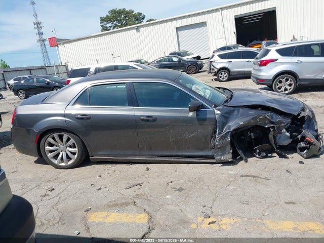 44872833 :رقم المزاد ، 2C3CCAAG3JH211412 vin ، 2018 Chrysler 300 Touring L مزاد بيع
