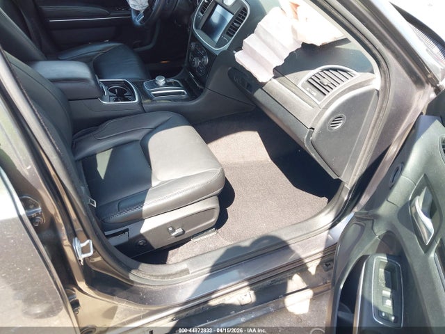 44872833 :رقم المزاد ، 2C3CCAAG3JH211412 vin ، 2018 Chrysler 300 Touring L مزاد بيع