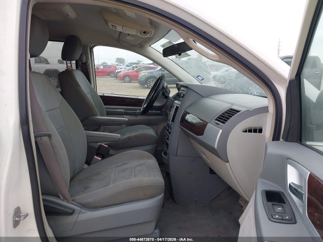 2010 CHRYSLER TOWN & COUNTRY 2A4RR5D13AR214558 Photo 4