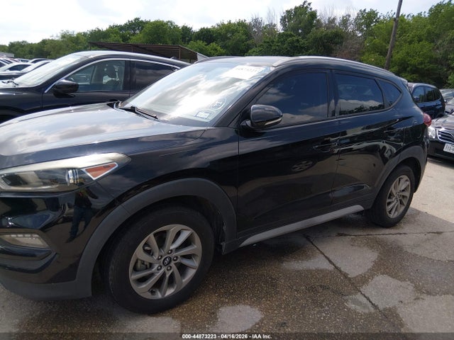 KM8J33A42HU541467 Hyundai Tucson Se Plus