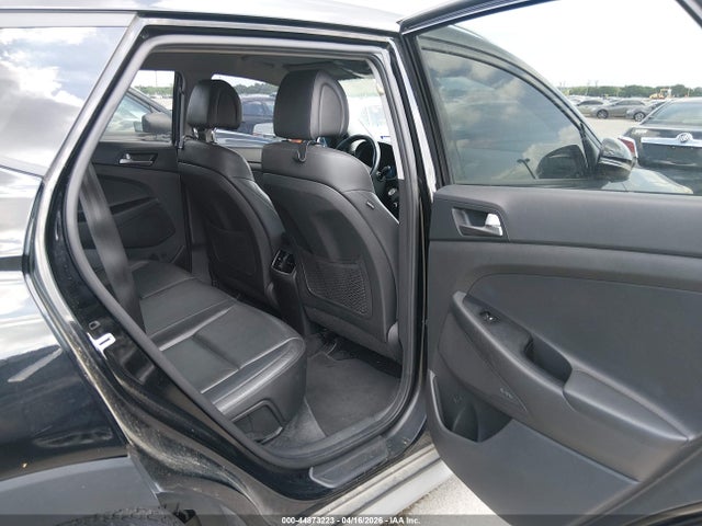KM8J33A42HU541467 Hyundai Tucson Se Plus