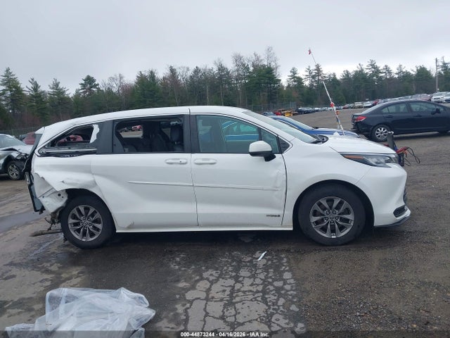 5TDKSKFC9MS010125 Toyota SIENNA LE