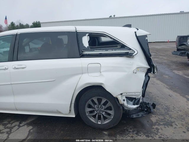 5TDKSKFC9MS010125 Toyota SIENNA LE