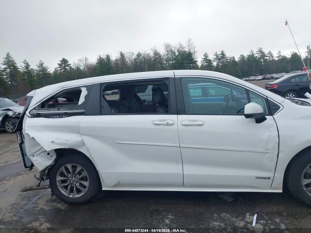 5TDKSKFC9MS010125 Toyota SIENNA LE