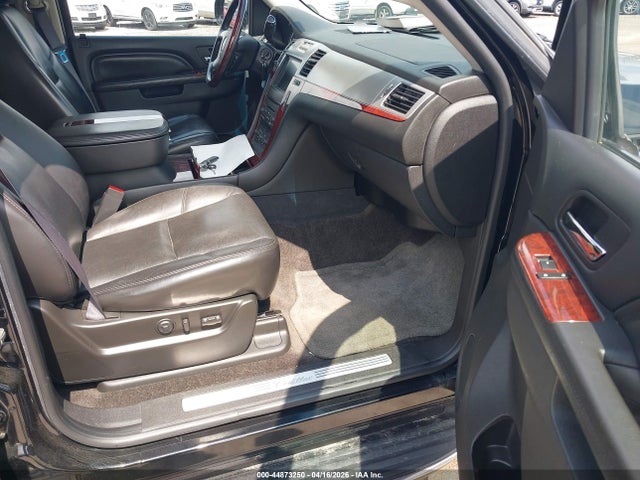 Продажа на аукционе авто 2011 Cadillac Escalade Luxury, vin: 1GYS4BEF4BR226685, номер лота: 44873250