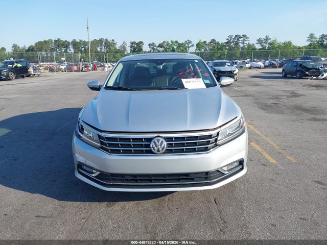 2017 Volkswagen Passat 1.8t Sel Premium მანქანა იყიდება აუქციონზე, vin: 1VWCT7A34HC003139, აუქციონის ნომერი: 44873323