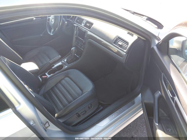 2017 Volkswagen Passat 1.8t Sel Premium მანქანა იყიდება აუქციონზე, vin: 1VWCT7A34HC003139, აუქციონის ნომერი: 44873323