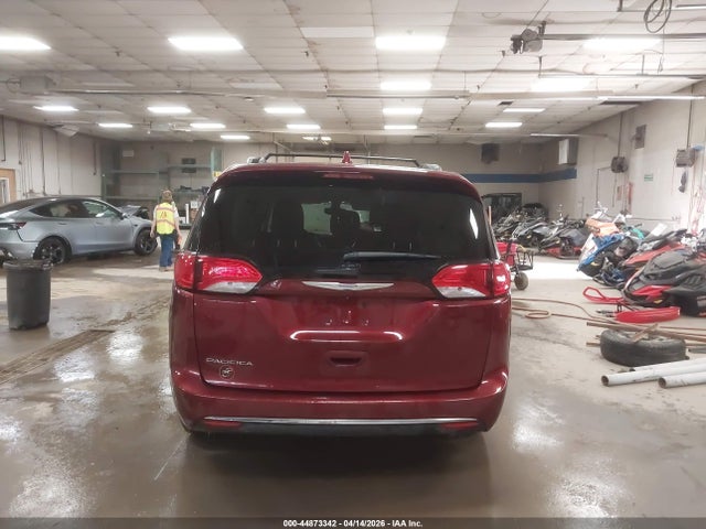 Продажа на аукционе авто 2017 Chrysler Pacifica Touring-l Plus, vin: 2C4RC1EG2HR760054, номер лота: 44873342