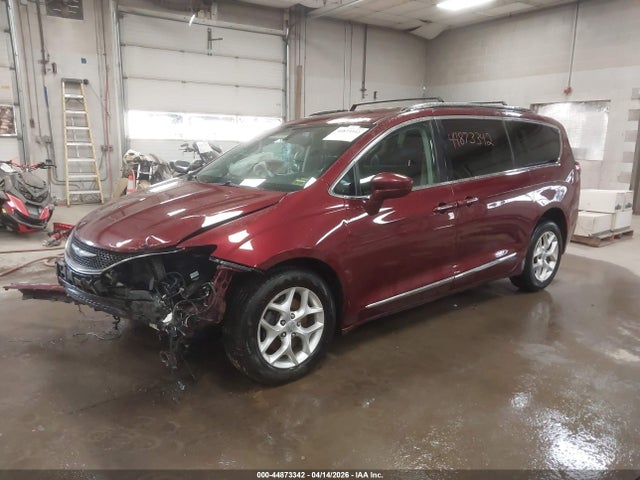 Продажа на аукционе авто 2017 Chrysler Pacifica Touring-l Plus, vin: 2C4RC1EG2HR760054, номер лота: 44873342