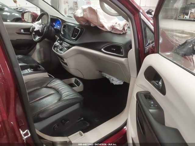 Продажа на аукционе авто 2017 Chrysler Pacifica Touring-l Plus, vin: 2C4RC1EG2HR760054, номер лота: 44873342
