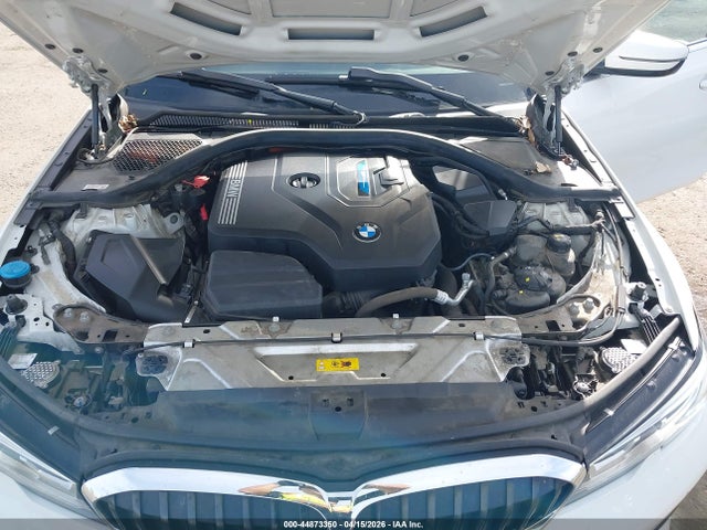 44873350 :رقم المزاد ، 3MW5P7J0XM8B72733 vin ، 2021 Bmw 330e مزاد بيع
