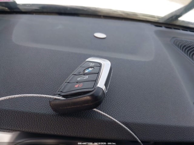 44873350 :رقم المزاد ، 3MW5P7J0XM8B72733 vin ، 2021 Bmw 330e مزاد بيع