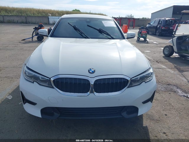 44873350 :رقم المزاد ، 3MW5P7J0XM8B72733 vin ، 2021 Bmw 330e مزاد بيع