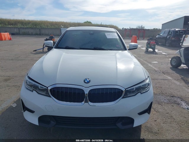 44873350 :رقم المزاد ، 3MW5P7J0XM8B72733 vin ، 2021 Bmw 330e مزاد بيع