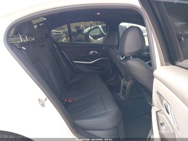 44873350 :رقم المزاد ، 3MW5P7J0XM8B72733 vin ، 2021 Bmw 330e مزاد بيع
