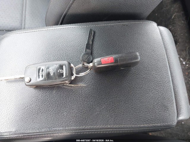 1VWBT7A39GC053951 Volkswagen Passat 1.8t Se