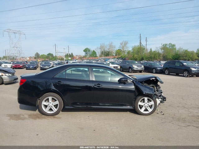 4T1BF1FK1EU460382 Toyota CAMRY SE