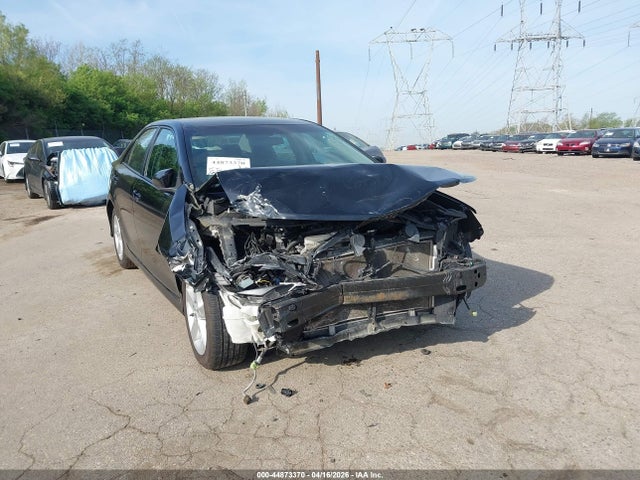 4T1BF1FK1EU460382 Toyota CAMRY SE