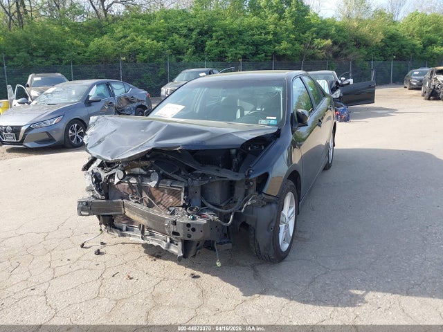 4T1BF1FK1EU460382 Toyota CAMRY SE