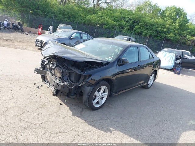 4T1BF1FK1EU460382 Toyota CAMRY SE