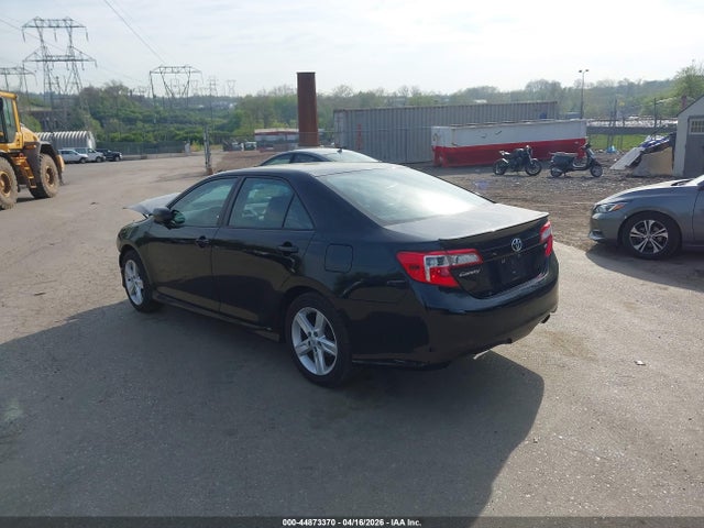 4T1BF1FK1EU460382 Toyota CAMRY SE