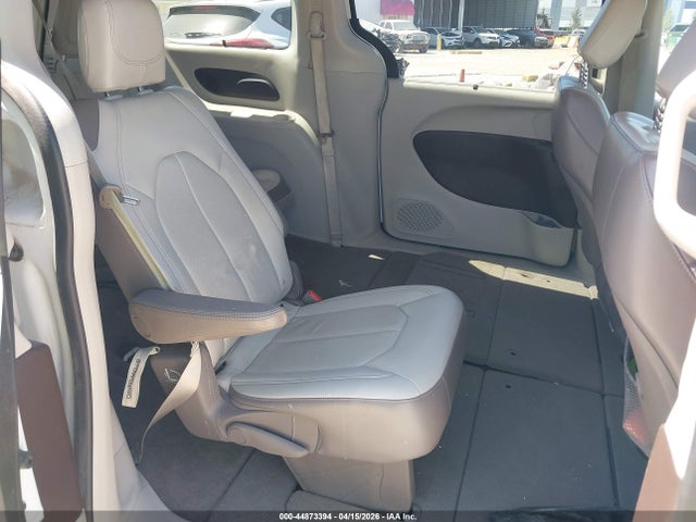 2018 Chrysler Pacifica Touring L მანქანა იყიდება აუქციონზე, vin: 2C4RC1BG3JR233649, აუქციონის ნომერი: 44873394