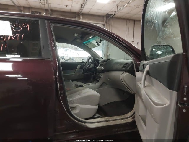 2011 Toyota Highlander Base V6 მანქანა იყიდება აუქციონზე, vin: 5TDBK3EH2BS072126, აუქციონის ნომერი: 44873559