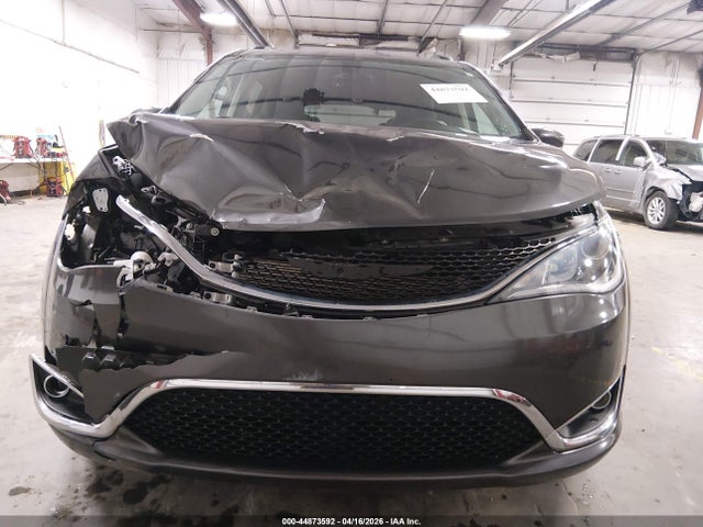 44873592 :رقم المزاد ، 2C4RC1BG6KR540282 vin ، 2019 Chrysler Pacifica Touring L مزاد بيع