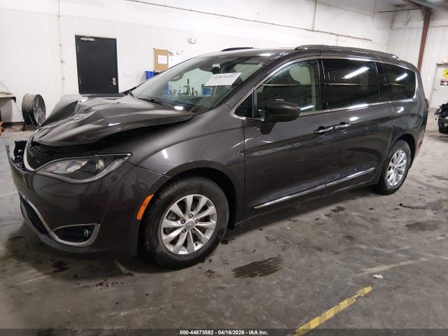 44873592 :رقم المزاد ، 2C4RC1BG6KR540282 vin ، 2019 Chrysler Pacifica Touring L مزاد بيع