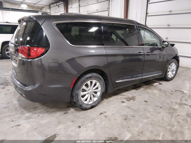 44873592 :رقم المزاد ، 2C4RC1BG6KR540282 vin ، 2019 Chrysler Pacifica Touring L مزاد بيع