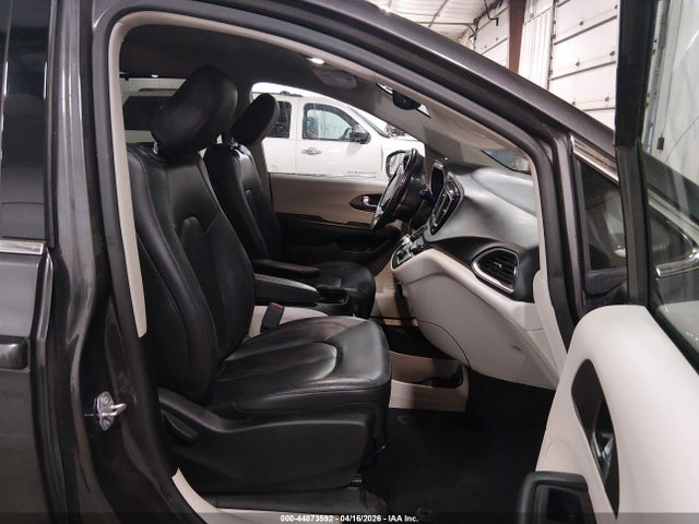 44873592 :رقم المزاد ، 2C4RC1BG6KR540282 vin ، 2019 Chrysler Pacifica Touring L مزاد بيع