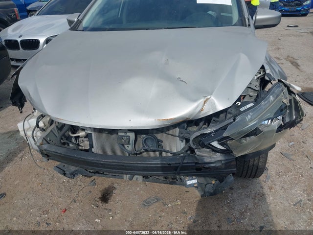 44873632 :رقم المزاد ، 3N1AB7AP2JY249235 vin ، 2018 Nissan Sentra S مزاد بيع